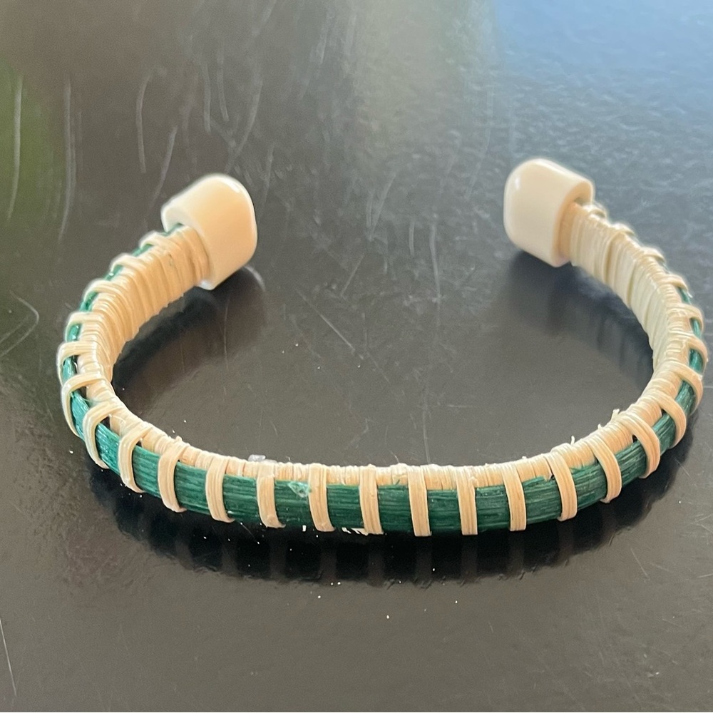 Elegant Green and Cream Woven Bracelet